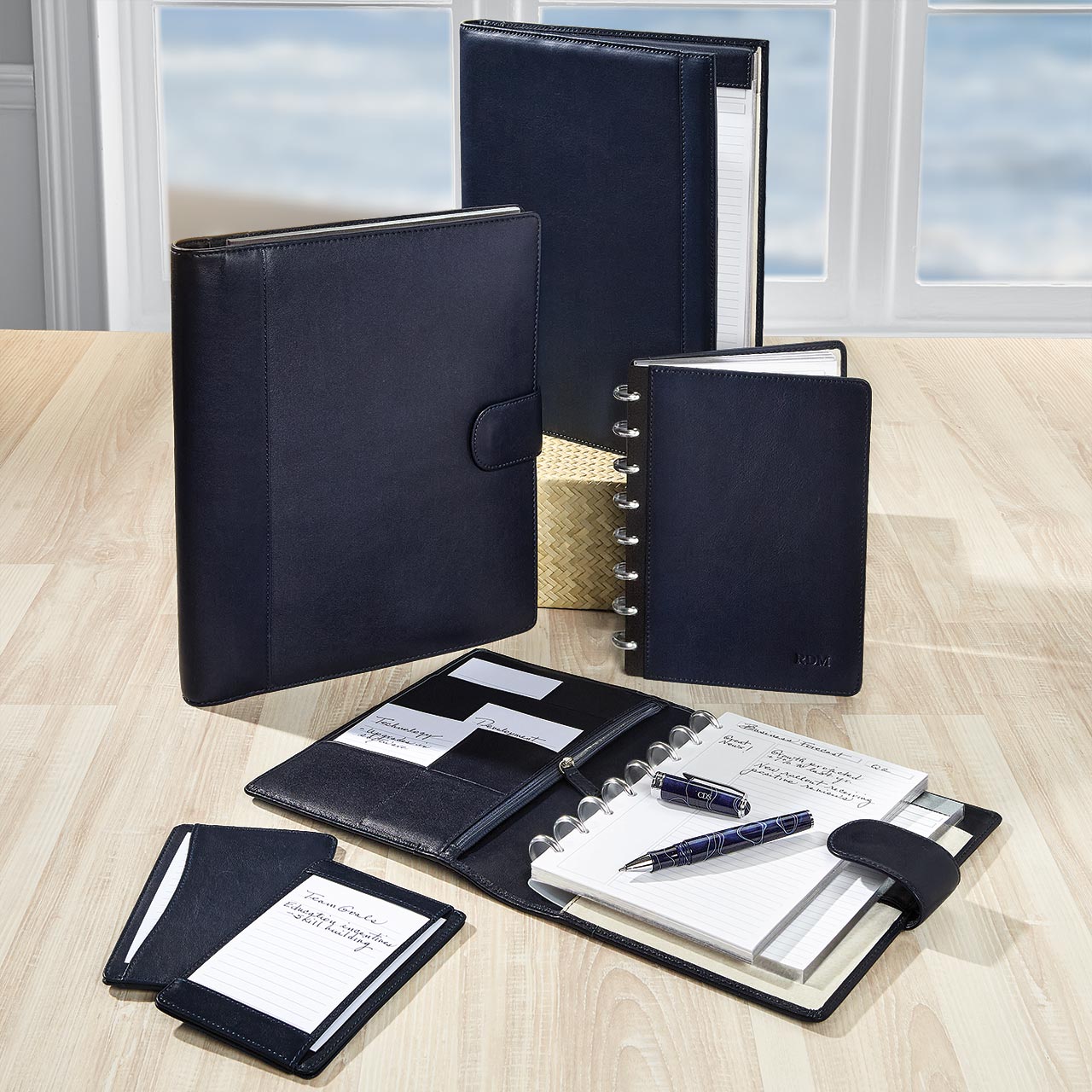 LEED'S 黒色レザー メモ帳 CRITIC LOGIC Luxe Collection: Premium Leather Writing Goods | Levenger